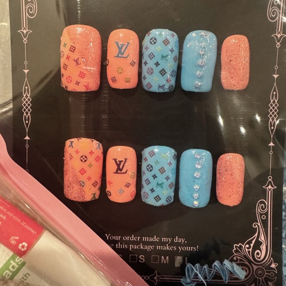 Louis Vuitton Designer Nails - Picture 4 of 6